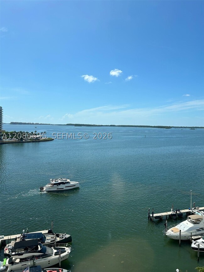 Building Photo - 905 Brickell Bay Dr
