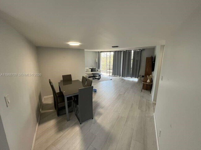 Building Photo - 3475 N Country Club Dr