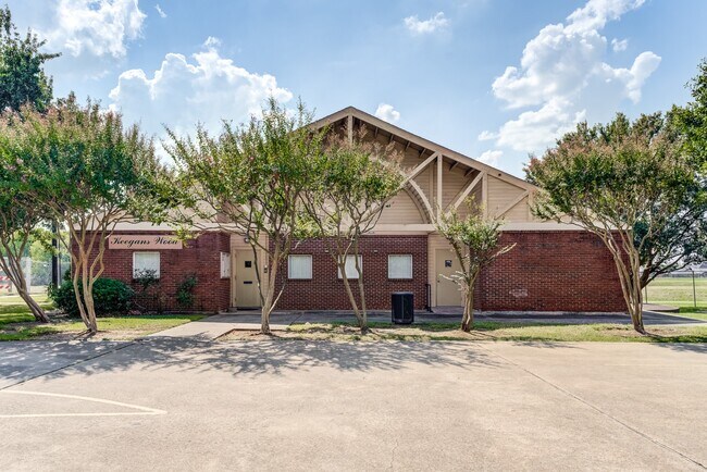 Building Photo - 9206 Beringwood Dr
