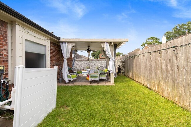 Building Photo - 2105 Mossy Trail Dr