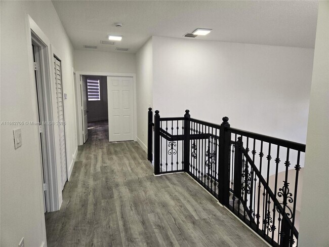 Building Photo - 3124 SW 154th Pl