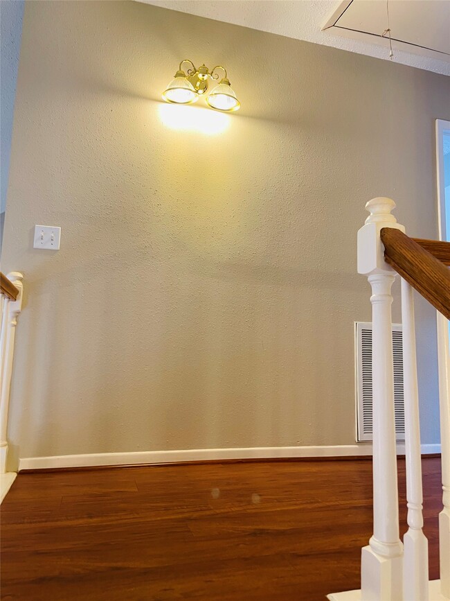 Building Photo - 4715 Rainbow Run