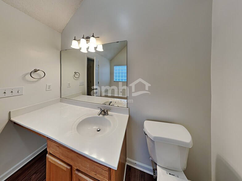 Building Photo - 500 Pawley Dr