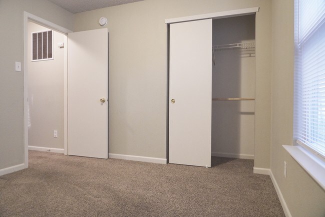 Building Photo - 9201 Ogden Dunes Ct
