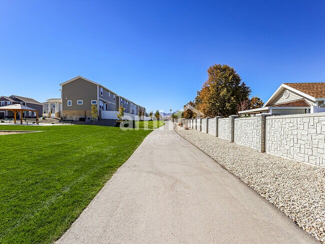 Building Photo - 8958 Wilroy Rd