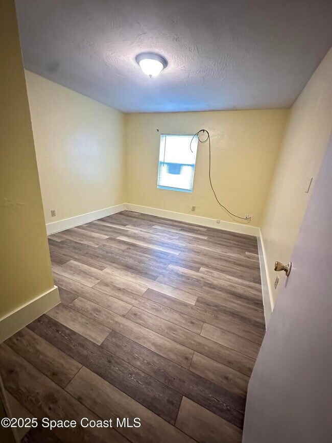 Building Photo - 1057 S Deleon Ave