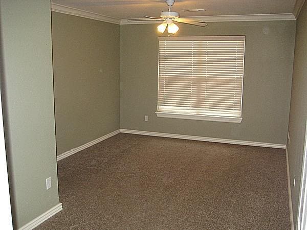 Building Photo - 824 Oakwood Ct