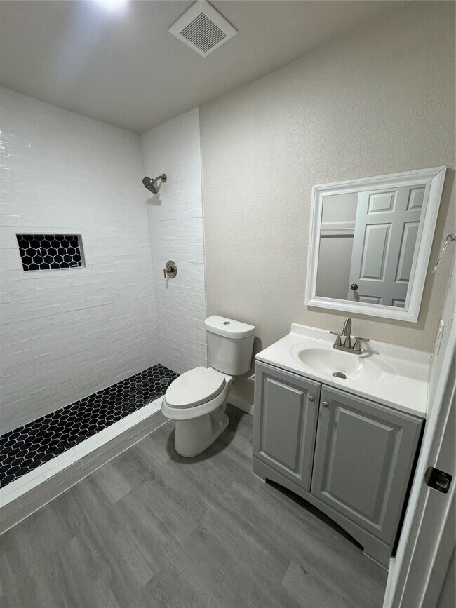 Building Photo - 10609 Murr Way