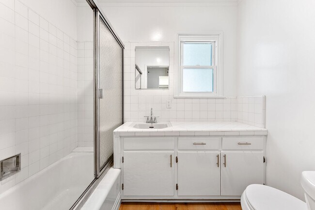 Building Photo - 11053 Strathmore Dr