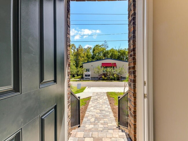 Building Photo - Harbor View Townhome