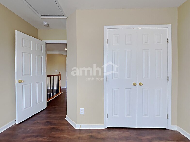 Building Photo - 10119 Fieldstone Ct