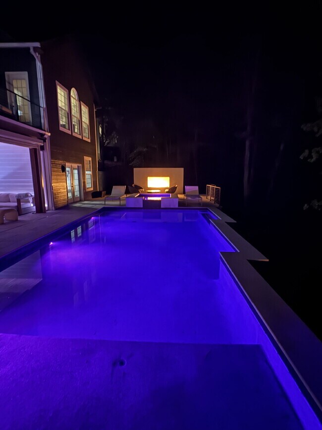 Building Photo - The Finest Furnished Upscale Executive Home, an Exquisite Luxury Rental, in Tega Cay for the Disc...