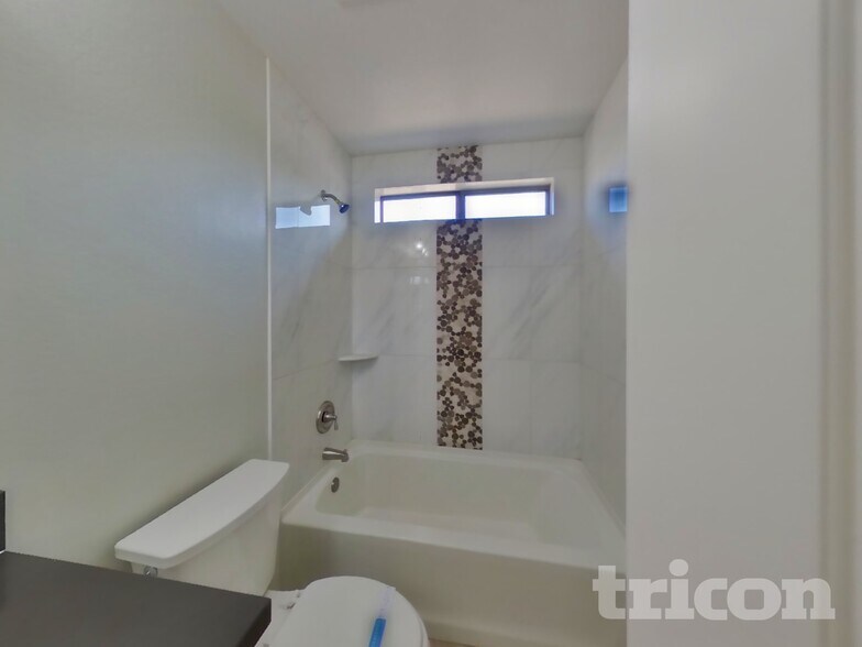 Building Photo - 8701 S 50th Dr