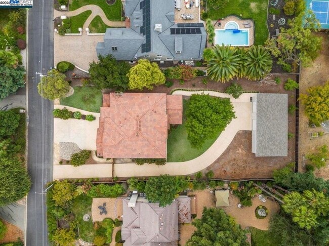 Building Photo - 1588 Alamo Way