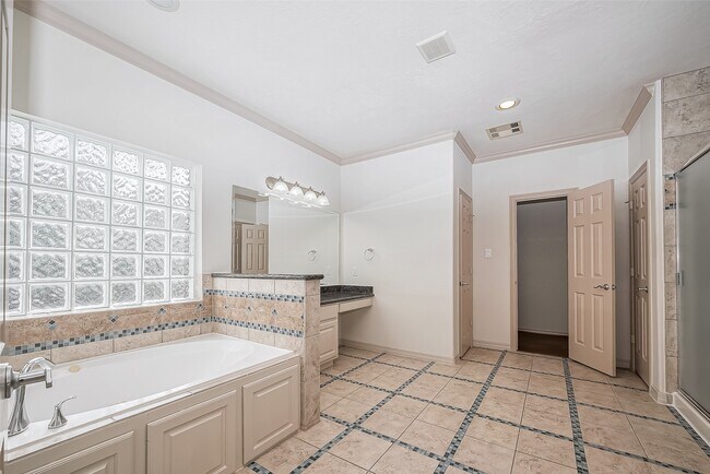 Building Photo - 1522 Olive Park