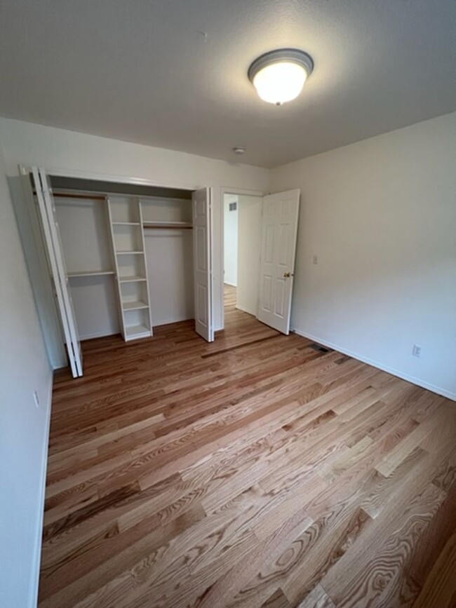 Building Photo - Beautiful 4 Bedroom Eagle River Home!