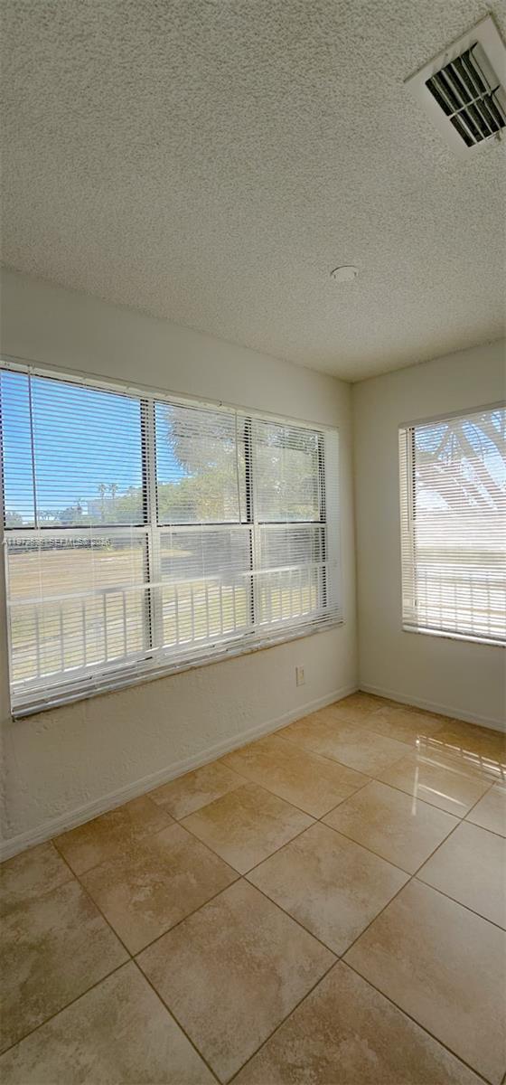 Building Photo - 3390 Pinewalk Dr N