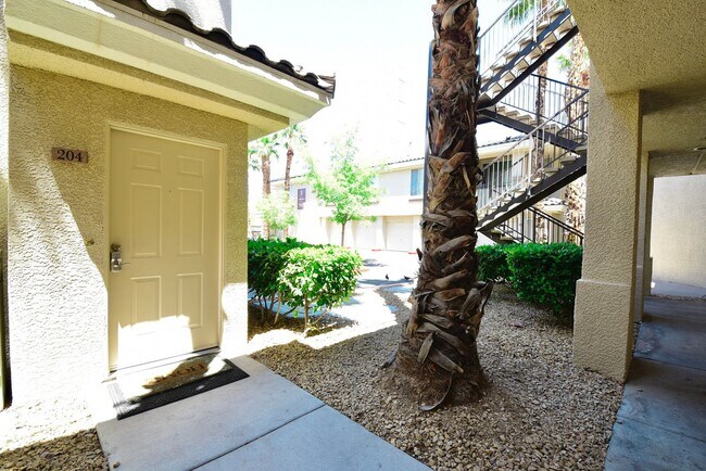 Building Photo - SPECIOUS 2 BED 2 BATH CONDO WITH ATTACHED ...