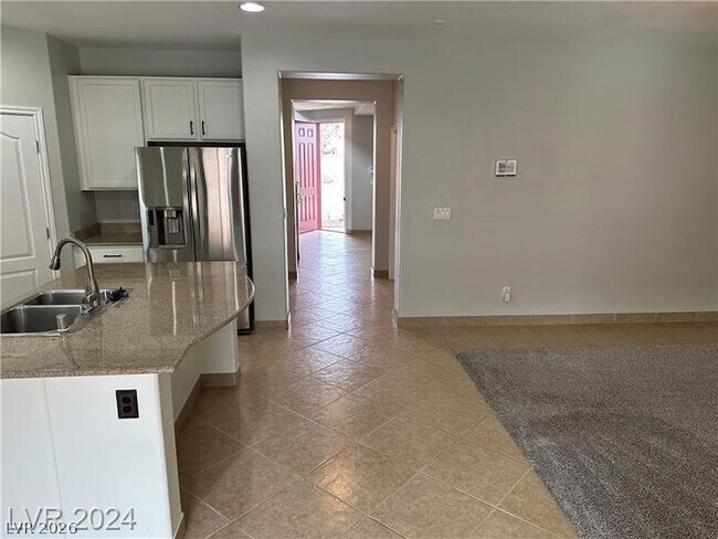 Building Photo - 2805 Alma Lidia Ave