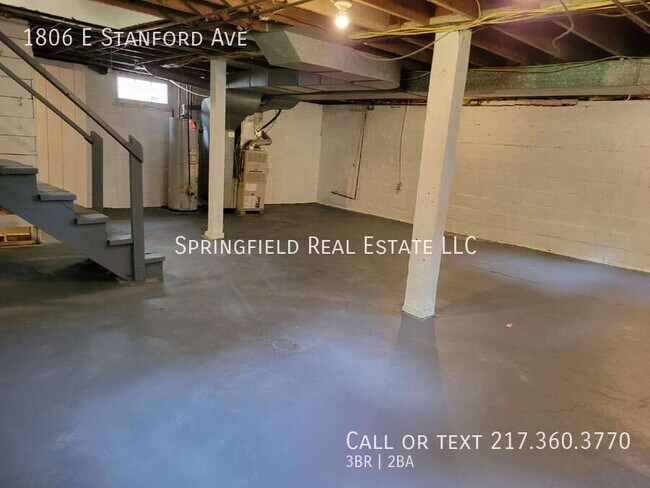 Building Photo - 1806 E Stanford Ave