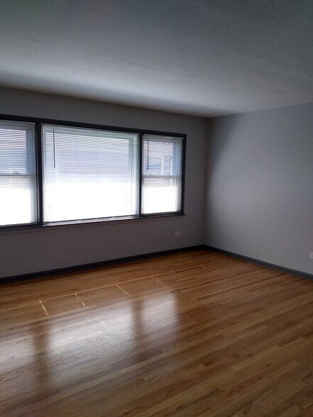 Building Photo - 9459 Maple Dr