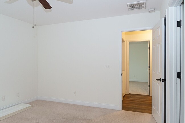 Building Photo - Three Bedroom House with Gated Backyard