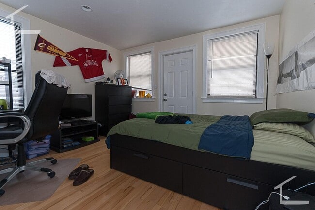 Building Photo - No Broker's Fee, Central Coolidge Corner Location, Central Heat/AC, Laundry on a Site