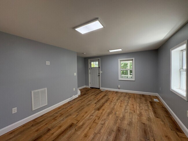 Building Photo - 213 Dewitt Ave
