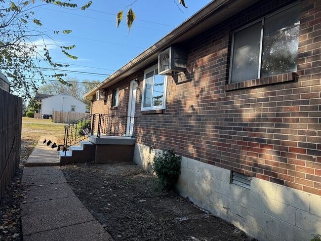 Building Photo - Renovated Duplex in Woodbine - Washer and Dryer Included