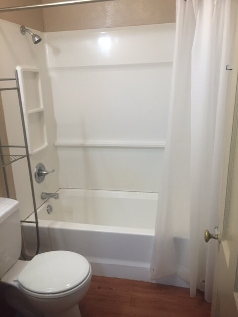 Building Photo - 910 W Cantwell Ave