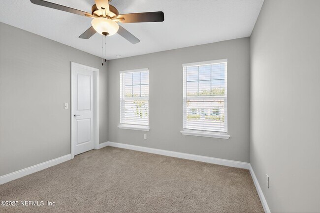 Building Photo - 244 Daydream Ave