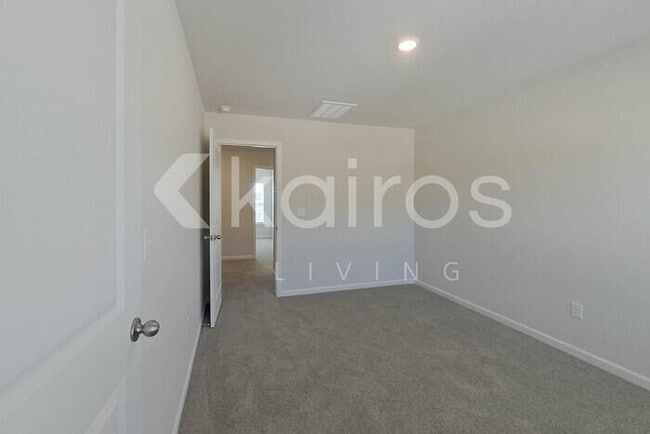 Building Photo - 2407 Banyan Cir