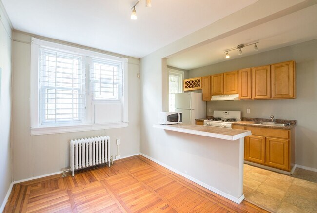 Building Photo - LaSalle Home with Three Bedrooms and Den