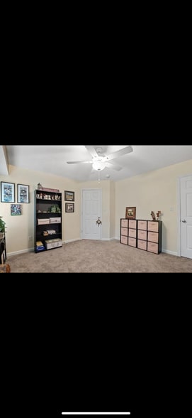 Building Photo - 11 Deer Grove Dr