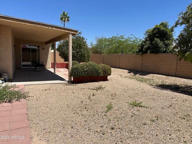 Building Photo - 2609 E Angela Dr