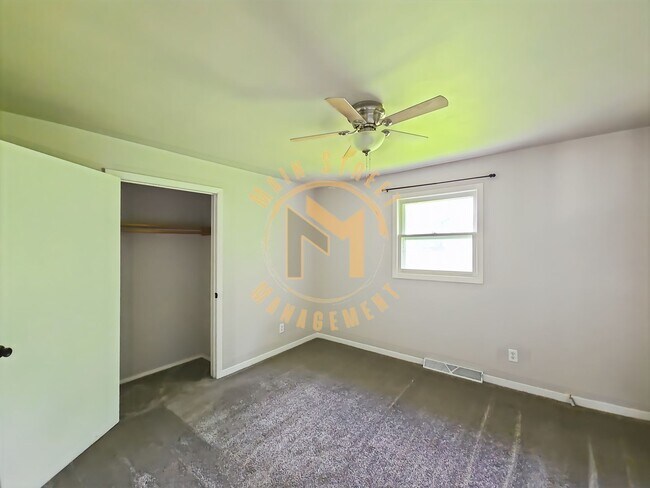 Building Photo - 1212 E Sylvan Ave