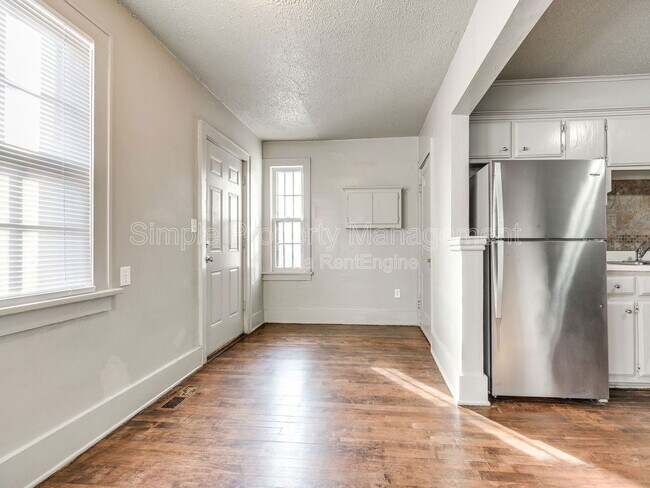 Building Photo - 816 NE 20th St