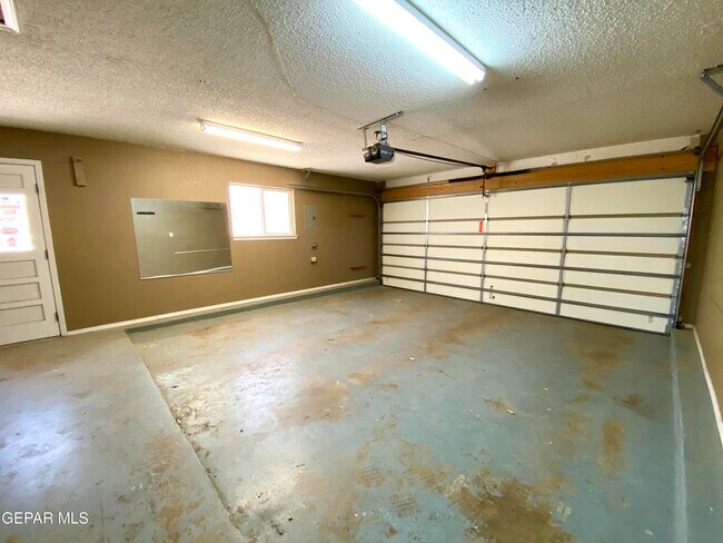 Building Photo - 3217 Tomahawk St