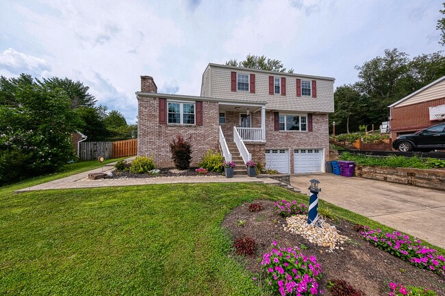 Building Photo - RENT FOR US OPEN: Walkable to the course.....