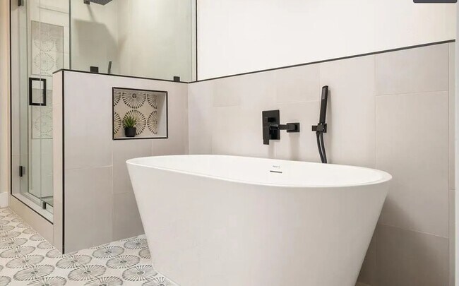 Building Photo - 1453 La Habra Dr