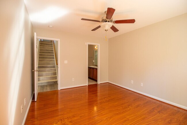 Building Photo - Welcome to this beautifully maintained 3-b...