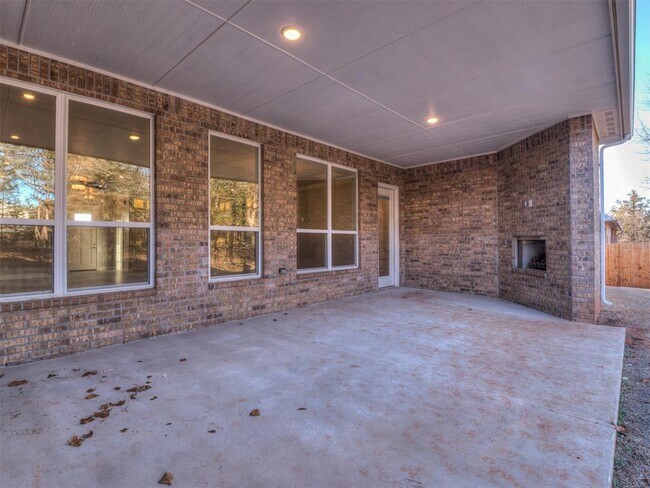 Building Photo - 2425 Rumble Ln