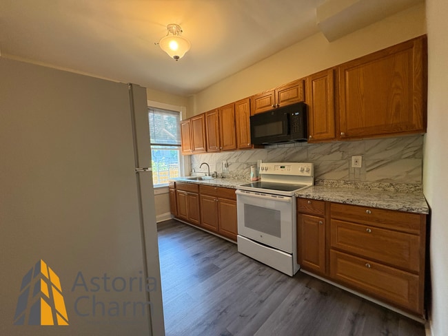 Building Photo - Move-In Ready 4-Bedroom Home with Updated ...