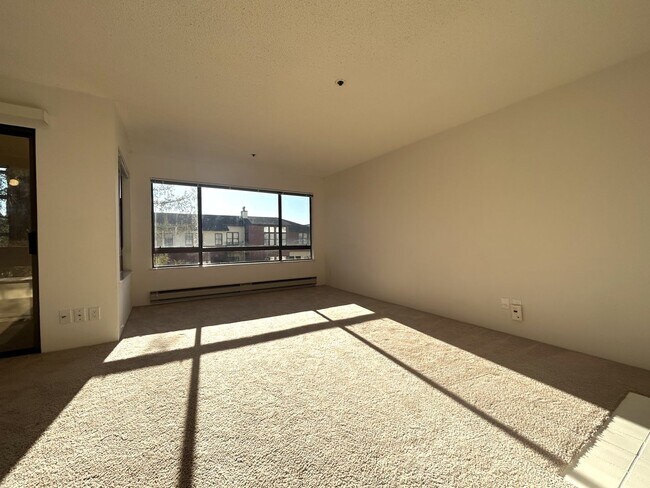 Building Photo - Tranquil Living in a Palo Alto Gem: 1-Bedroom Condo on the Third Floor with In Unit Laundry