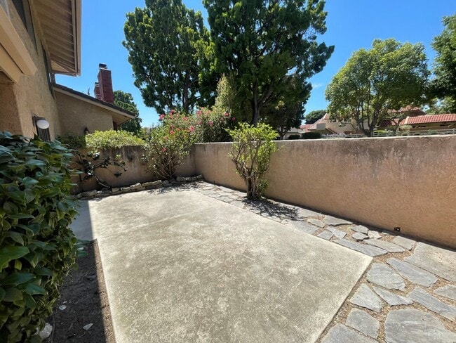 Building Photo - Updated La Ventana Condominium