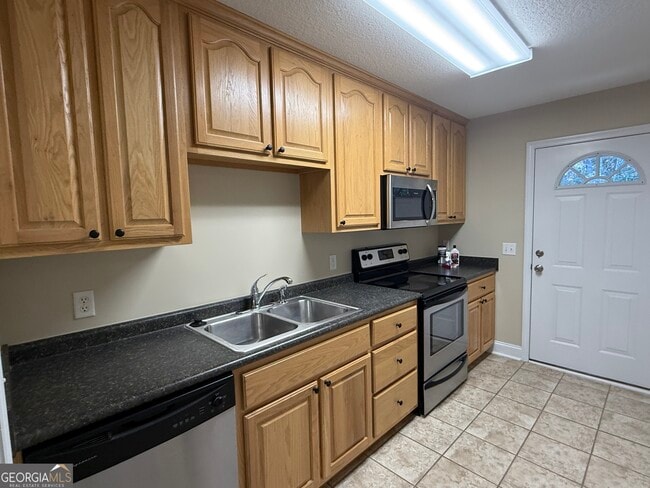 Building Photo - 112 Lakeview Commons Dr