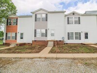 Building Photo - Charming 3BR/2.5BA Townhome Available Now