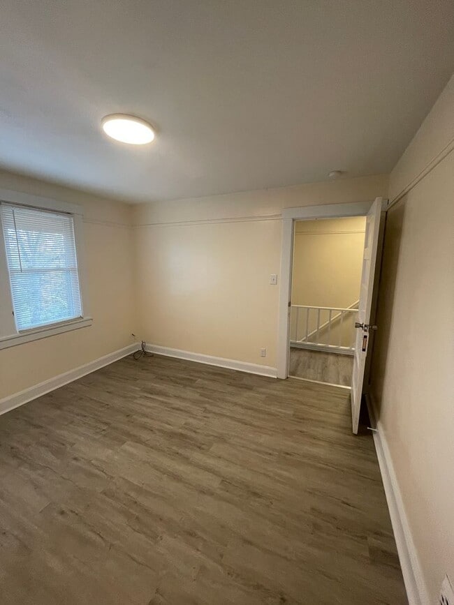 Building Photo - 825 N 6th St