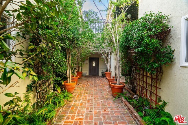 Building Photo - 1317 Stanford St