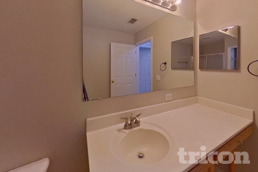 Building Photo - 76589 Longleaf Loop